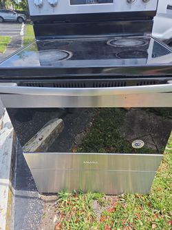Amana glass top 4 burnerstove