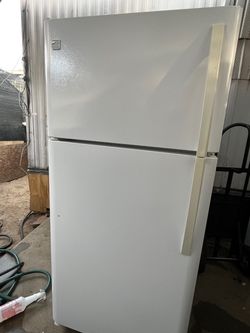 Kenmore Top-Freezer Refrigerator White
