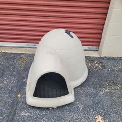 Igloo Dog House ( Delivery Available)