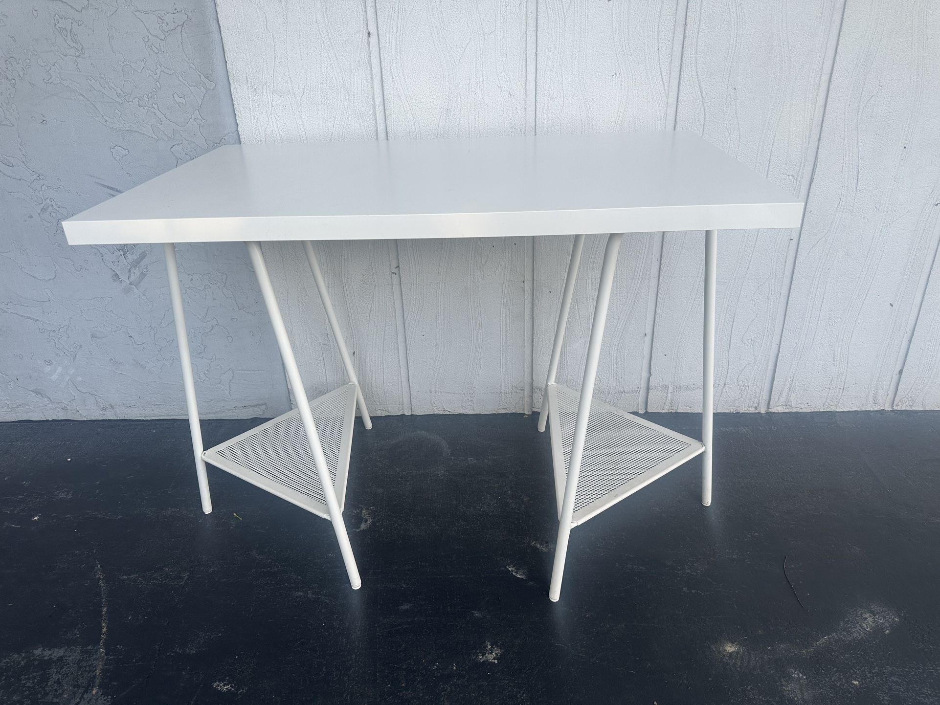 IKEA Desk 39”