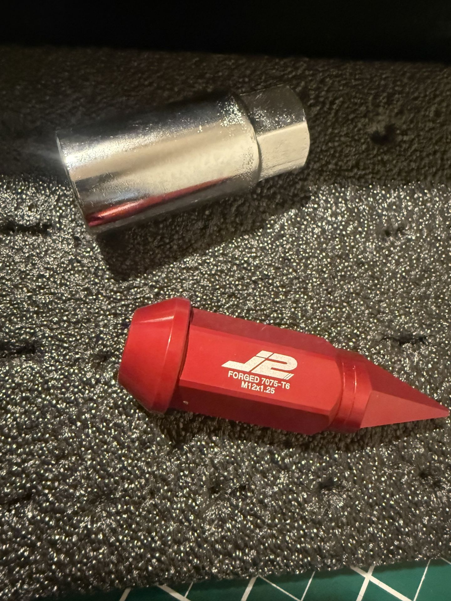 Aluminum M12 x 1.25 20Pcs 75mm Tall Spiky Cap Lug Nut w/Adapter Red