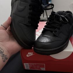 Black Dunks Size 7 Youth 