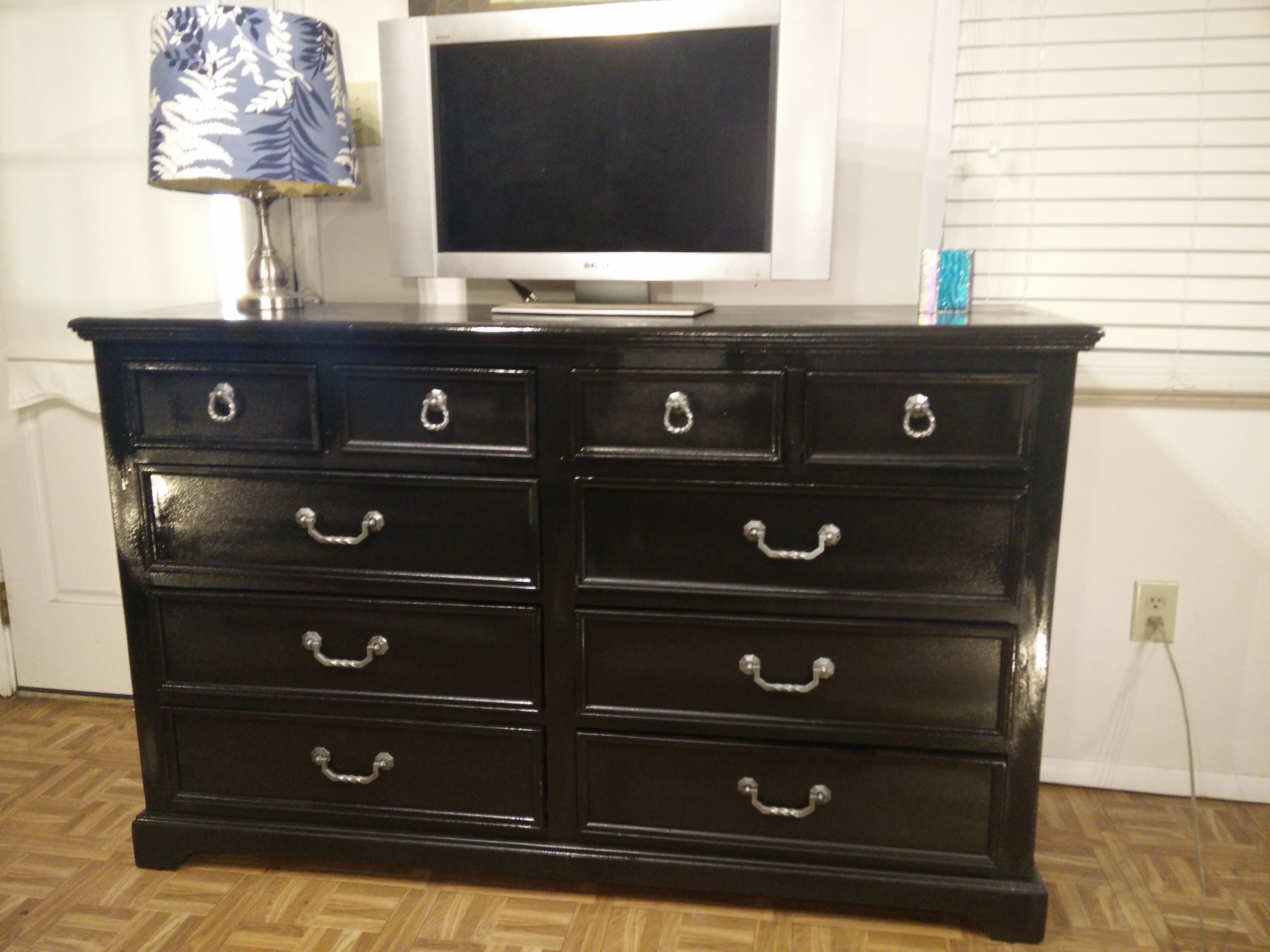 Like new solid wood black dresser/TV stand/buffet with 10 big Drawers in very good condition, all Drawers sliding smoothly,