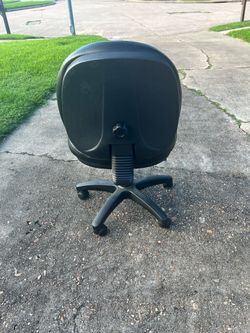 Black Rolling Office Desk Chair – Good Condition
