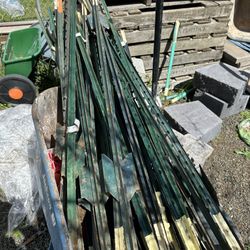 5 ft Fence Stakes With safety caps