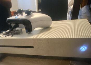 Xbox One s white