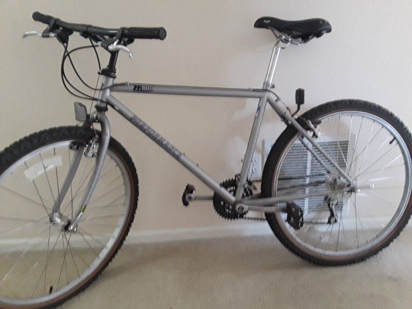 Performance m605 mountain bike