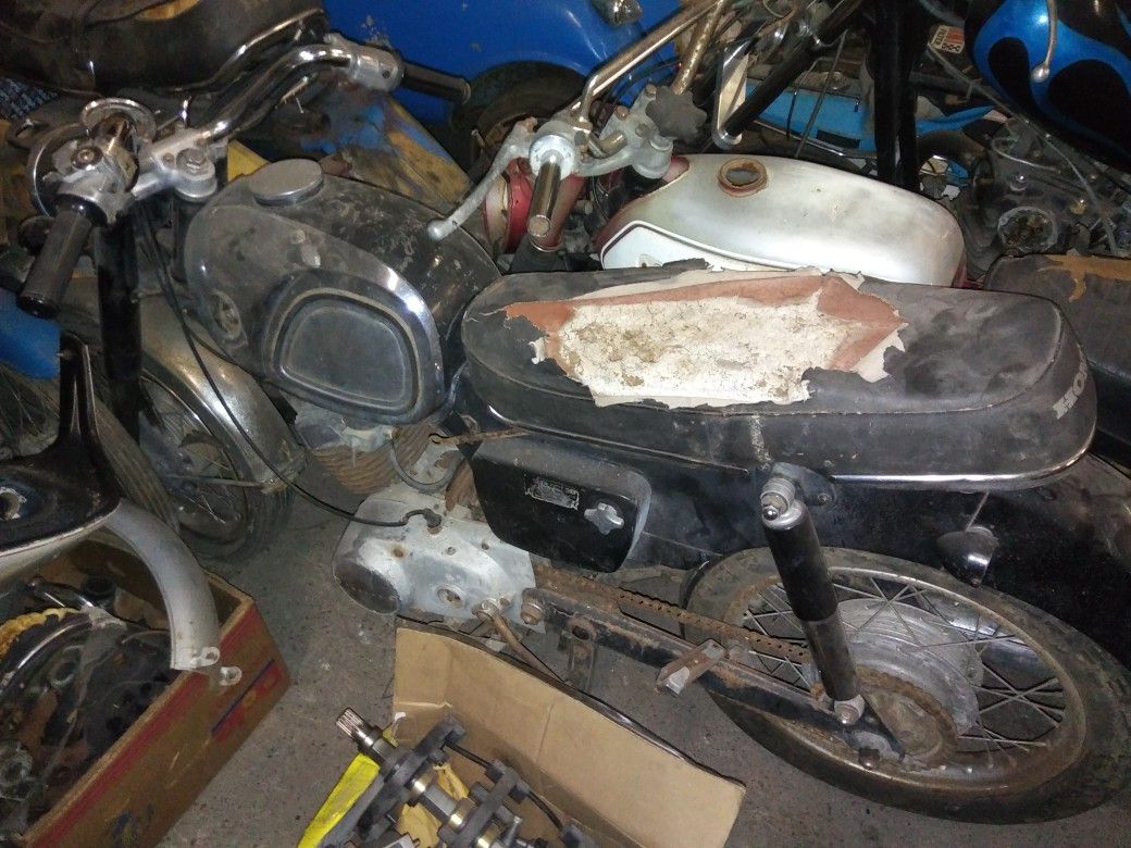 1962 Yamaha 200 -250 cc project / Parts motorcycle no title rare model