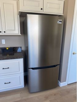Refrigerator / Fridge