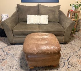 Couch set with 2 ottomans