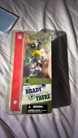 Tom Brady/Brett Favre figures