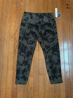 *NEW* Women’s Leggings-Size Large