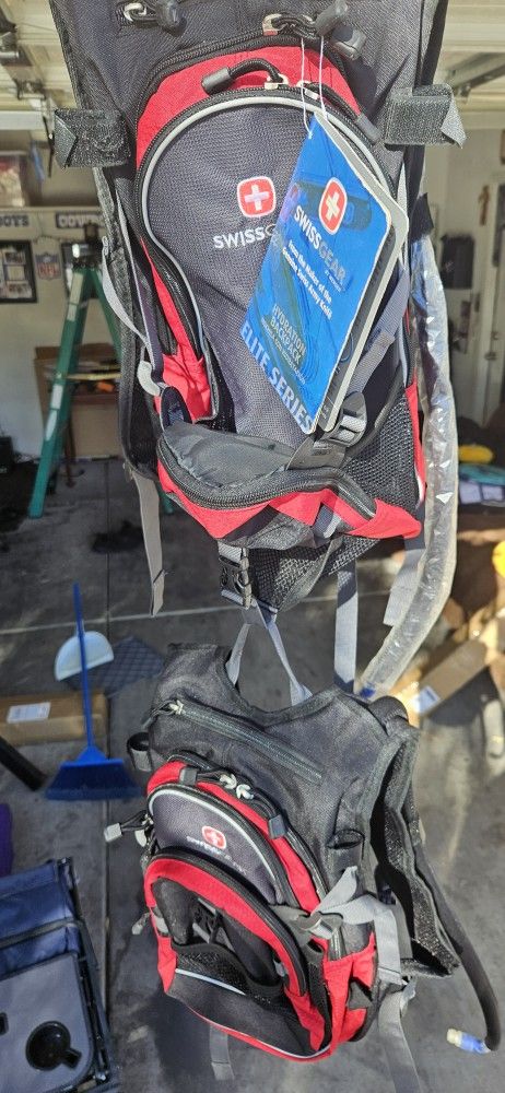 TWO Swiss GEAR HYDRATION BACKPACK