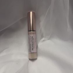 Revolution Conceal & Hydrate Concealer With hyaluronic and Açaí
