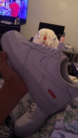 Nike Air Force 1 x Supreme White Sneakers