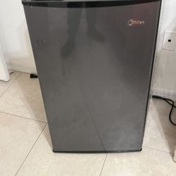 Midea Mini Fridge