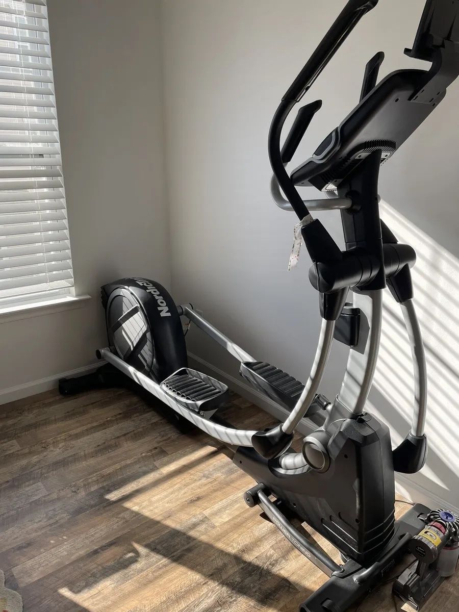 NordicTrack Spacesaver SE7i Elliptical