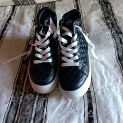 Girls High top Skechers 