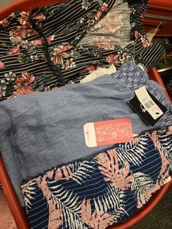 WOMENS CLOTHING SIZE LARGE /XL SELLING TOGETHER SOME WITH TAGS