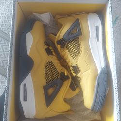 Nike Jordan 4 lightnings men size 9.5