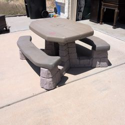 Kid's Outdoor picnic table