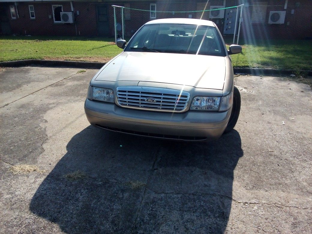 2004 Ford Crown Victoria