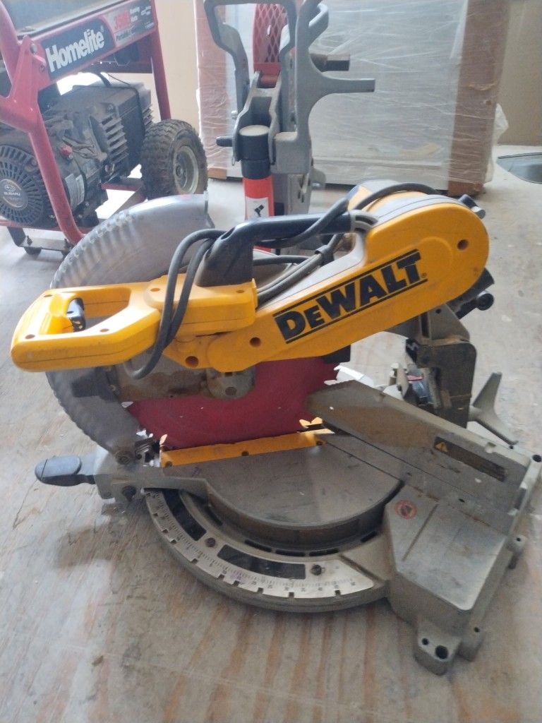 DEWALT 12-inch Double-Bevel Sliding Compound Miter Saw