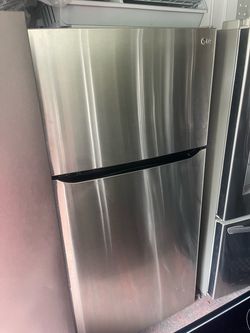 LG Top-Freezer Refrigerator 30” inches wide stainless steel