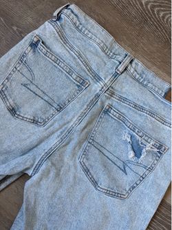 American Eagle Women’s Straight High Rise Jeans Light Wash Distressed Size 8/29