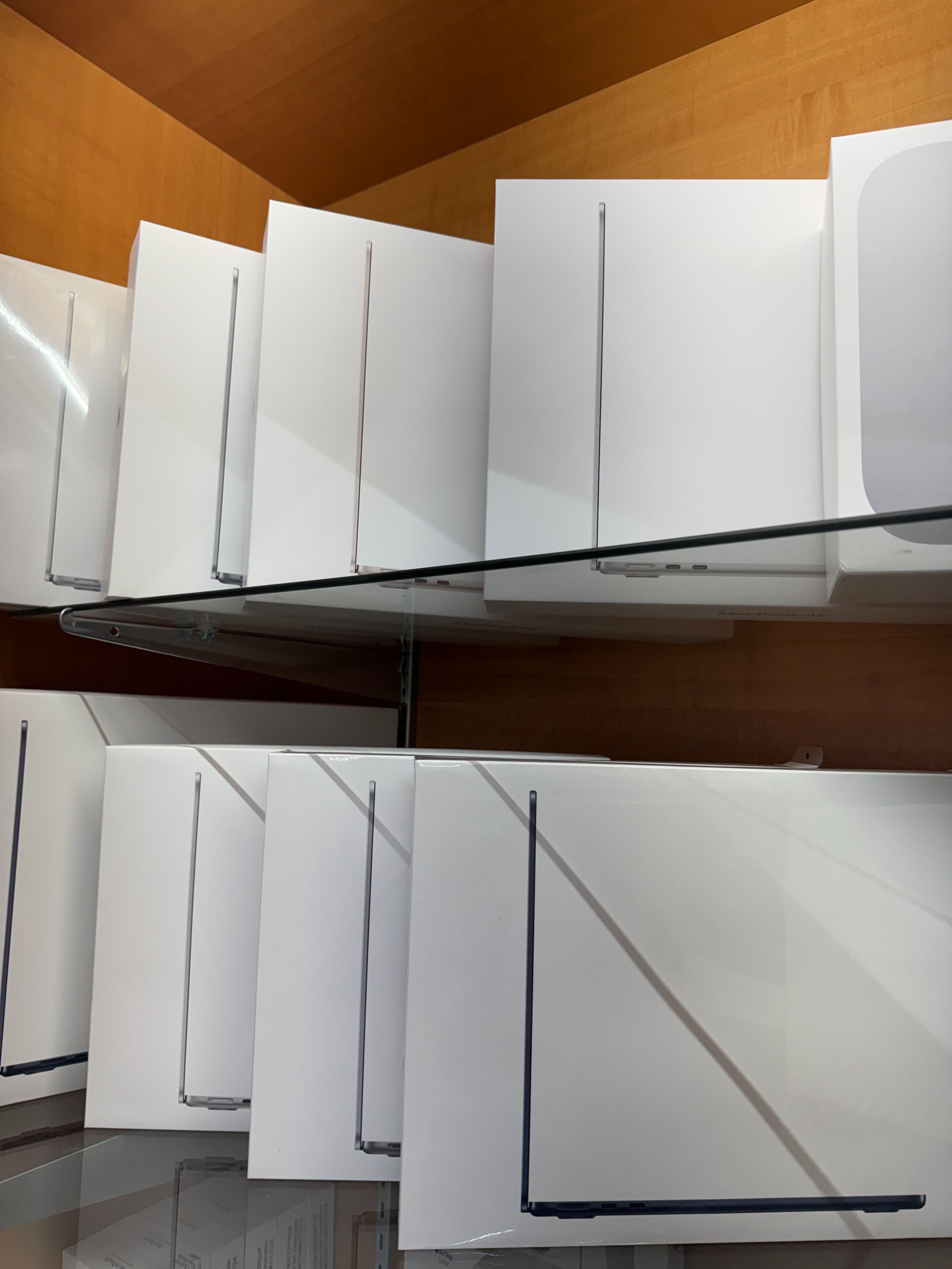 Apple 2024  MacBook Air  13-inch Laptop   M3 chip: Built for Apple Intelligence 13.6-inch Liquid Retina Display 16GB Unified Memory 256GB SSD Storage