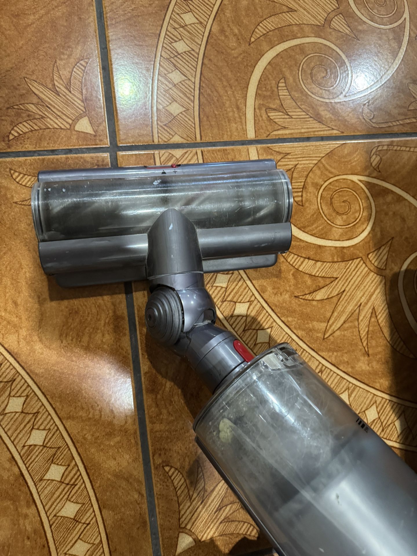 Dyson outsize + cordless vacuum cleaner Retail $600