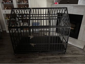 Xl Dog Kennel on wheels with catch panels underneath