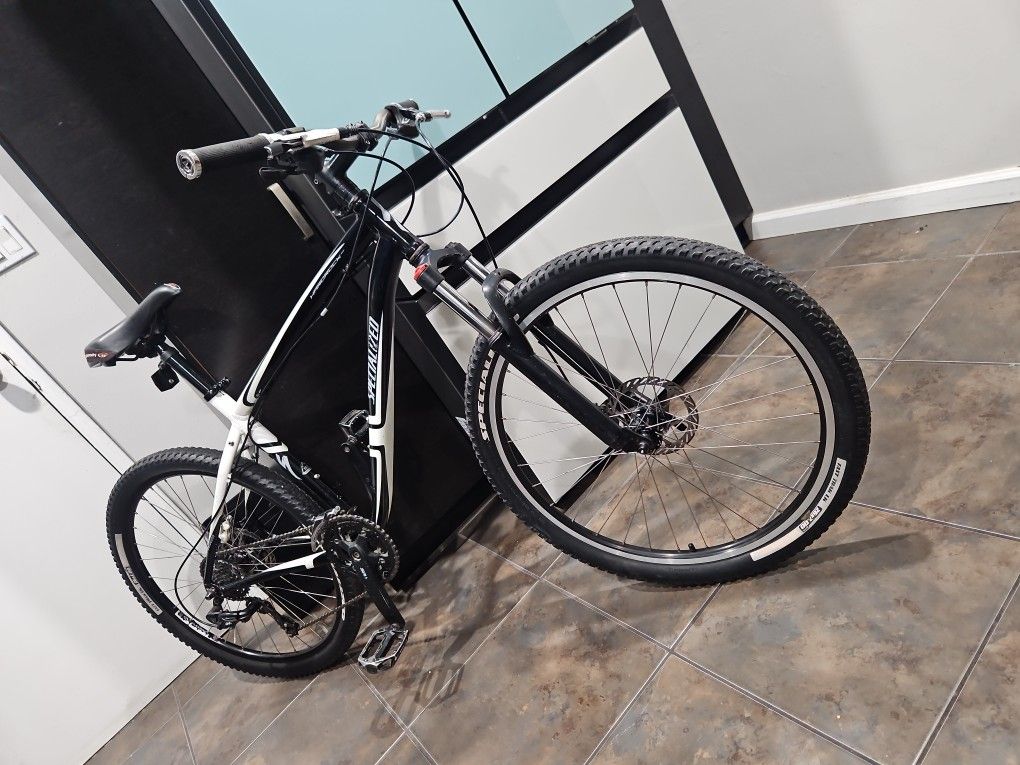 Specialized Hardrock Sport Mountain Bike 26" Tires
