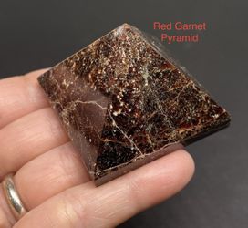 Red Garnet Genuine Stone Pyramid 105g