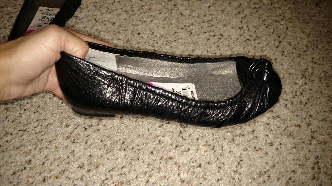 Me Too "Lawton 4" Flats. Size 4