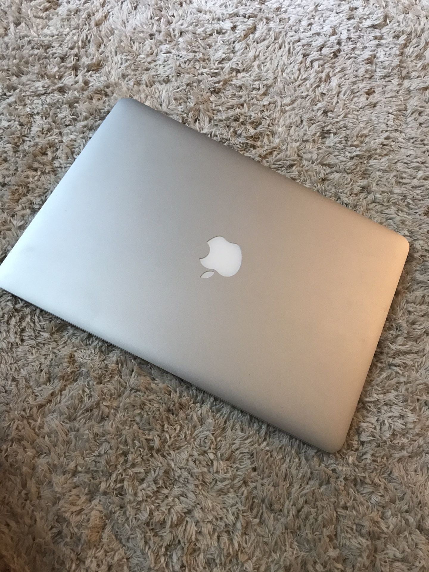 MacBook Air looks like new no scratches