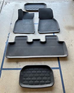 Tesla Model Y Floor Mats 5-Piece Set Aftermarket – 2020–2024  These are lightweight, washable composite mats — NOT traditional rubber or hard plastic 