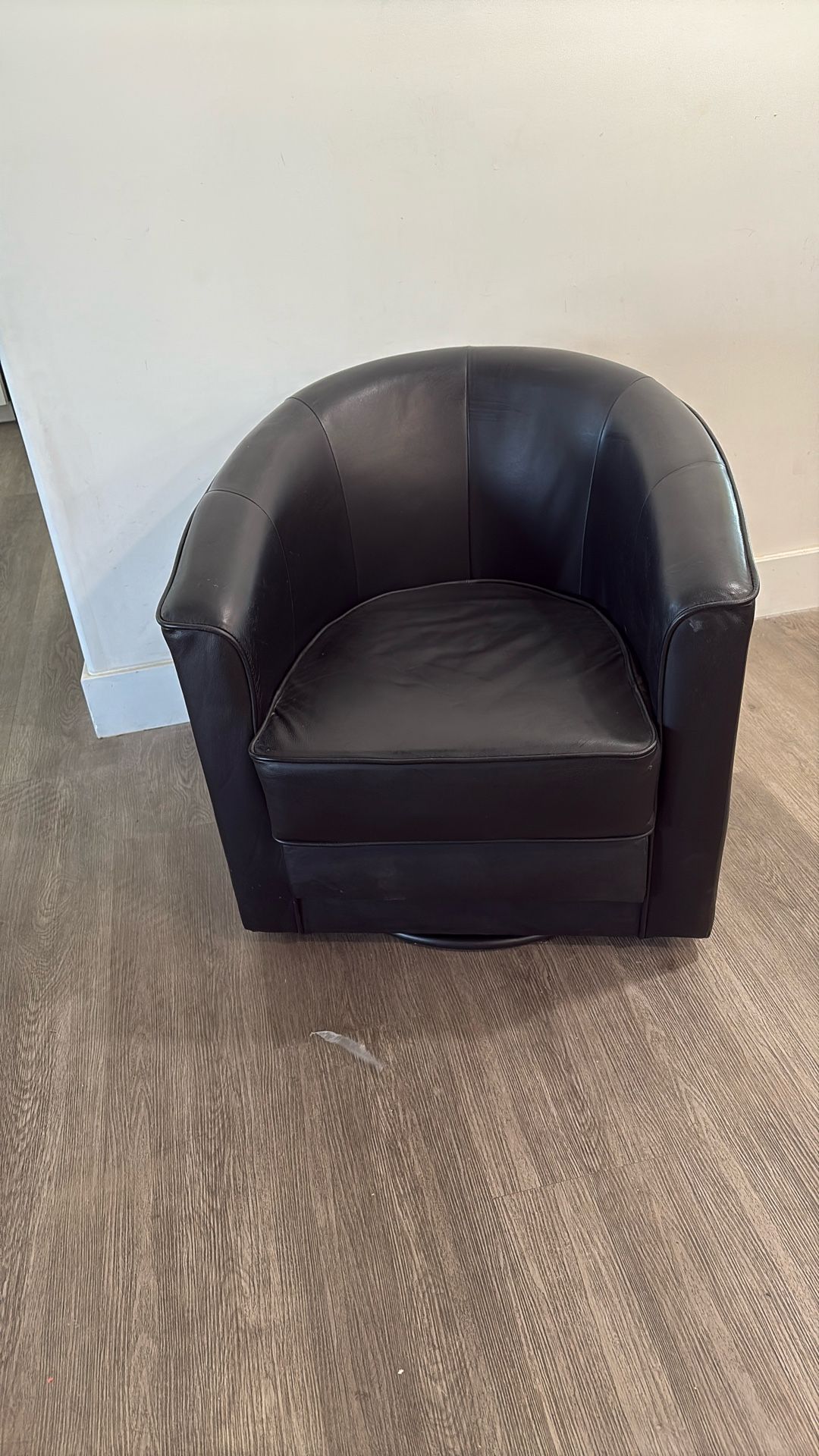 Beautiful Black Leather, Single Couch. Swivel Base Couch.