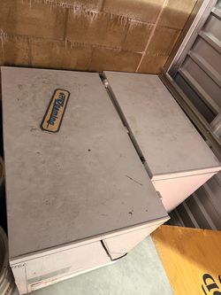 Ice chest freezer