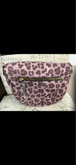 👜 Pink Leopard Print Crossbody/Fanny Bag — NEW