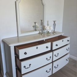 Beautiful Cottage Wood Dresser WithMirror. Used, in good condition. Normal Wear!

Beautiful Morning Mist Color

