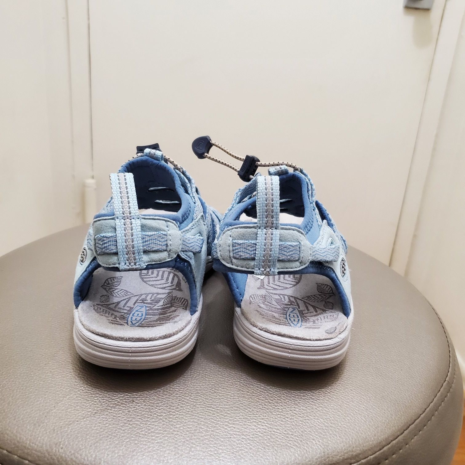 NWOB womens KEEN sandals size 7