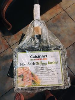 Brand New Cuisineart Out Door Non Stick Grilling Basket ...Never Used Never Unwrapped 10 Doll