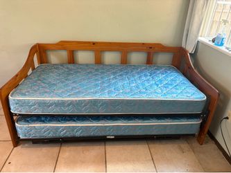 Solid Wood Daybed with Pop-Up Trundle + 2 Twin Mattresses