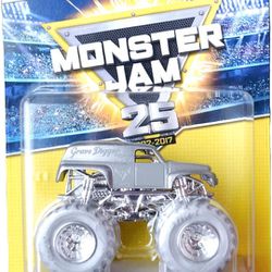 2017 Hot Wheels Monster Jam 25 Grave Digger Legend Monster Truck Silver 1:64
