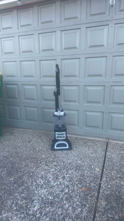 Shark Navigator Lift Away Deluxe-LIKE NEW!!