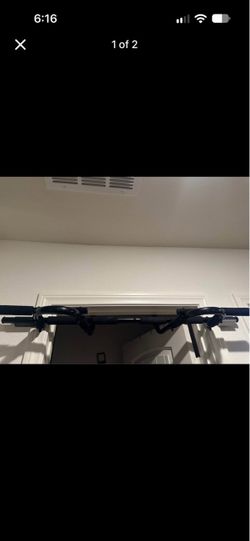 Doorway pull up bar