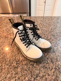 White boots for girls