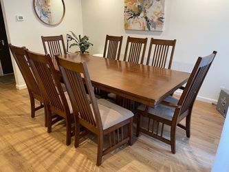 Extendable Dining Room Table Set