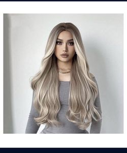 Women's 26-inch long, curly blonde wig